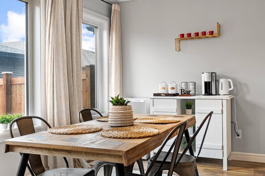 Cozy - 9mins To Wem -foosball -vintage Arcade - Air Conditioning Holiday home Edmonton
