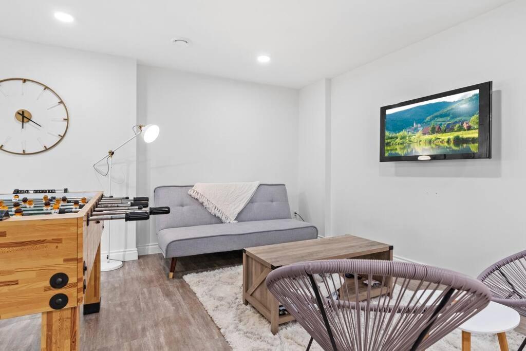 Cozy - 9mins To Wem -foosball -vintage Arcade - Air Conditioning * Edmonton
