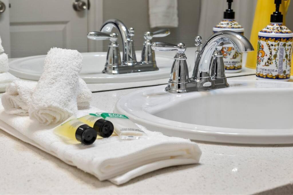 Holiday home Cozy - 9mins To Wem -foosball -vintage Arcade - Air Conditioning Edmonton